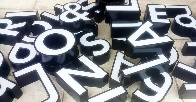 حروف-بارزة-لوحات-محلات-3D